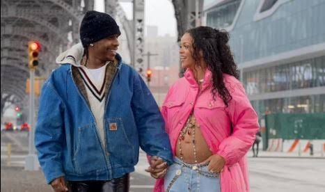 Rihanna Shares Pregnancy Photos On Instagram 