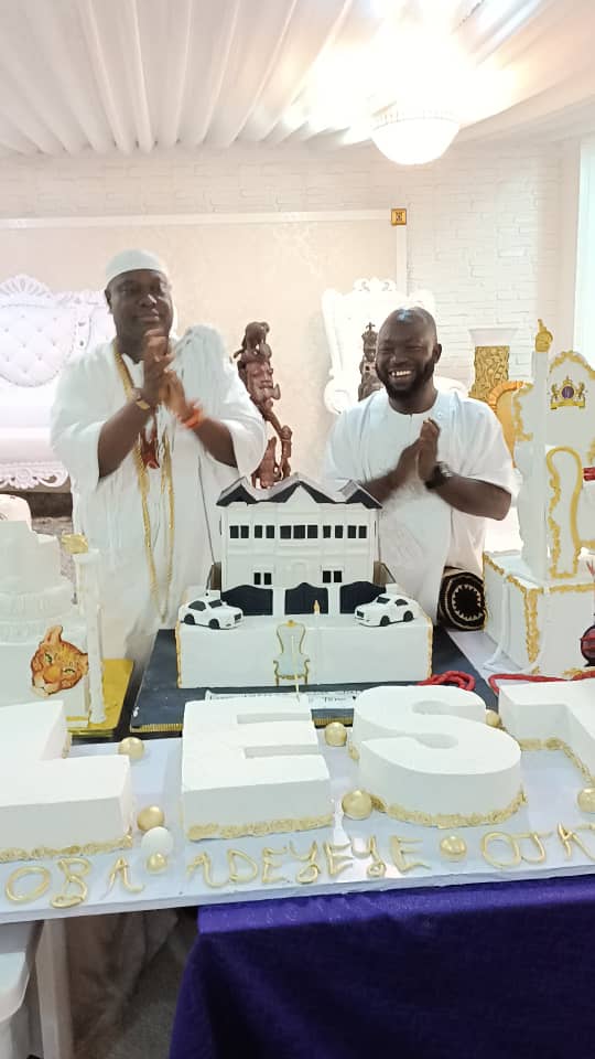 Happening Now In Ife: Ooni Of Ife With MD Akmodel Cuts His Birthday Cake Presented By Akmodel Groups (See Photo)