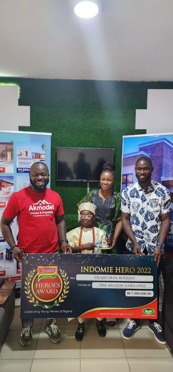 Akmodel MD Receives Adigun Olowe As Indomie Hero Of Southwest Zone In Their Head Office