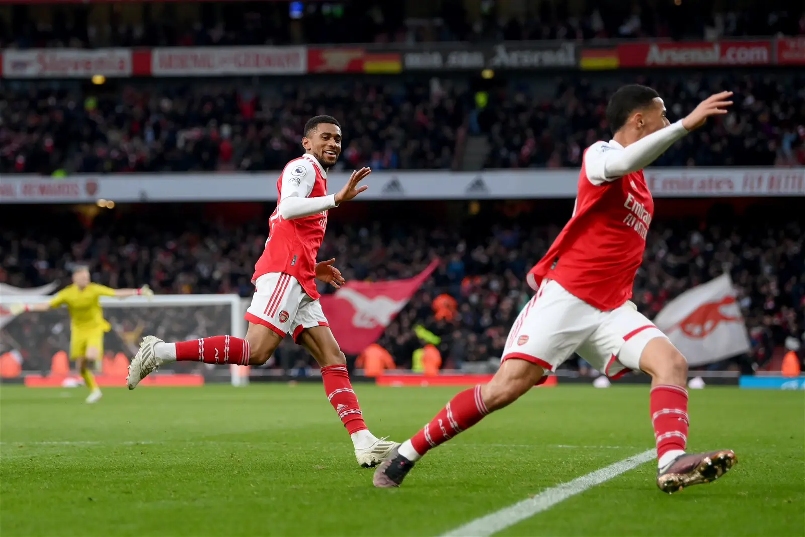 Arsenal defeats Bournemouth 3-2 after a stunning comeback.