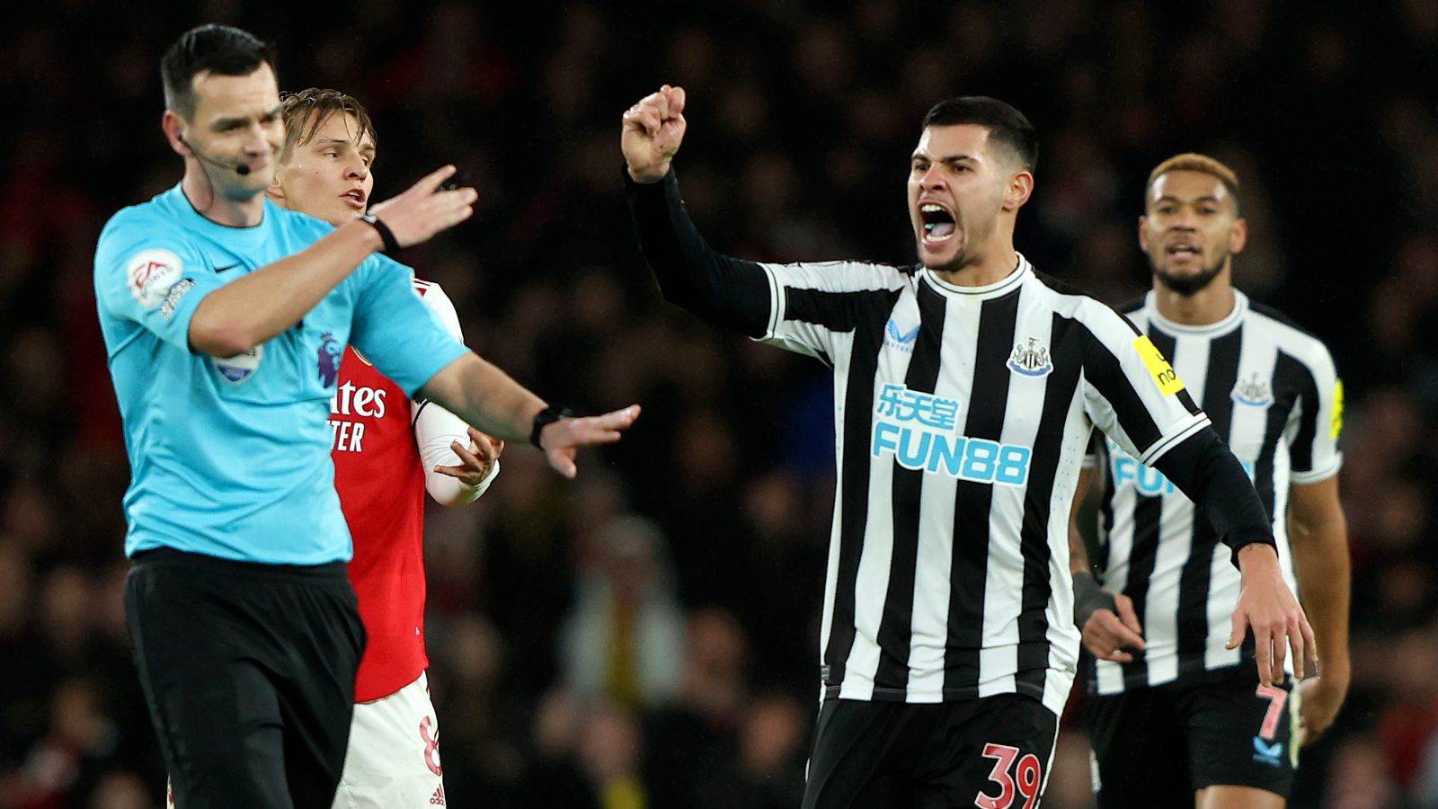 To maintain pressure on Man City, Arsenal passes the Newcastle test