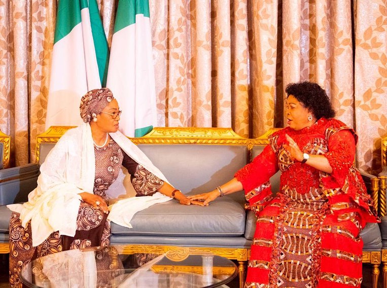 Former president's wife, Dame Patience Jonathan, has made a remarkable gesture of solidarity and unity, pledging her unwavering support to the current First Lady, Senator Oluremi Tinubu.