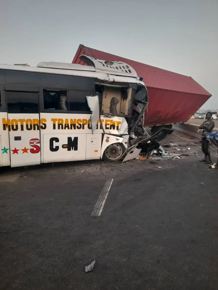 20 Eescape Death as Truck, Commercial Bus and Van Collide in Lagos (Photos)